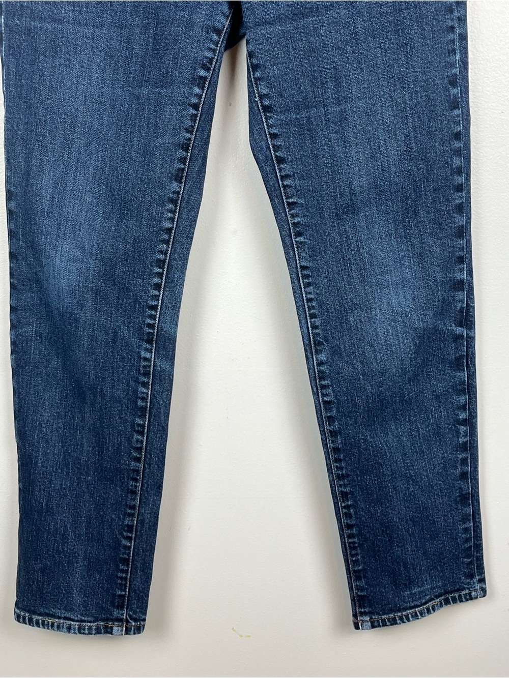 Lauren Ralph Lauren medium wash cotton elastane taper leg jeans, 8 Petite. - Picture 4 of 8